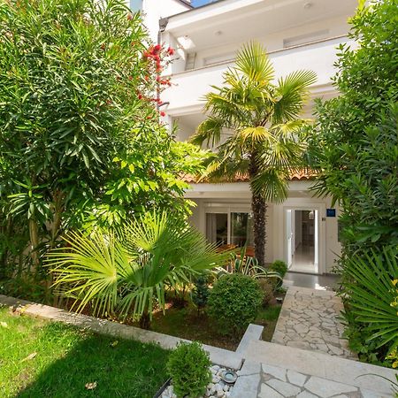 Modern Apartment Zen With Private Garden Porec Esterno foto