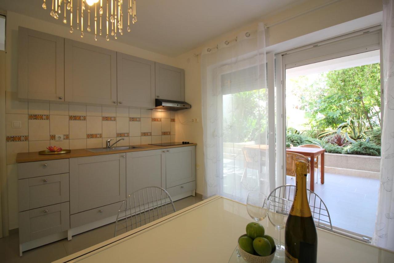 Modern Apartment Zen With Private Garden Porec Esterno foto