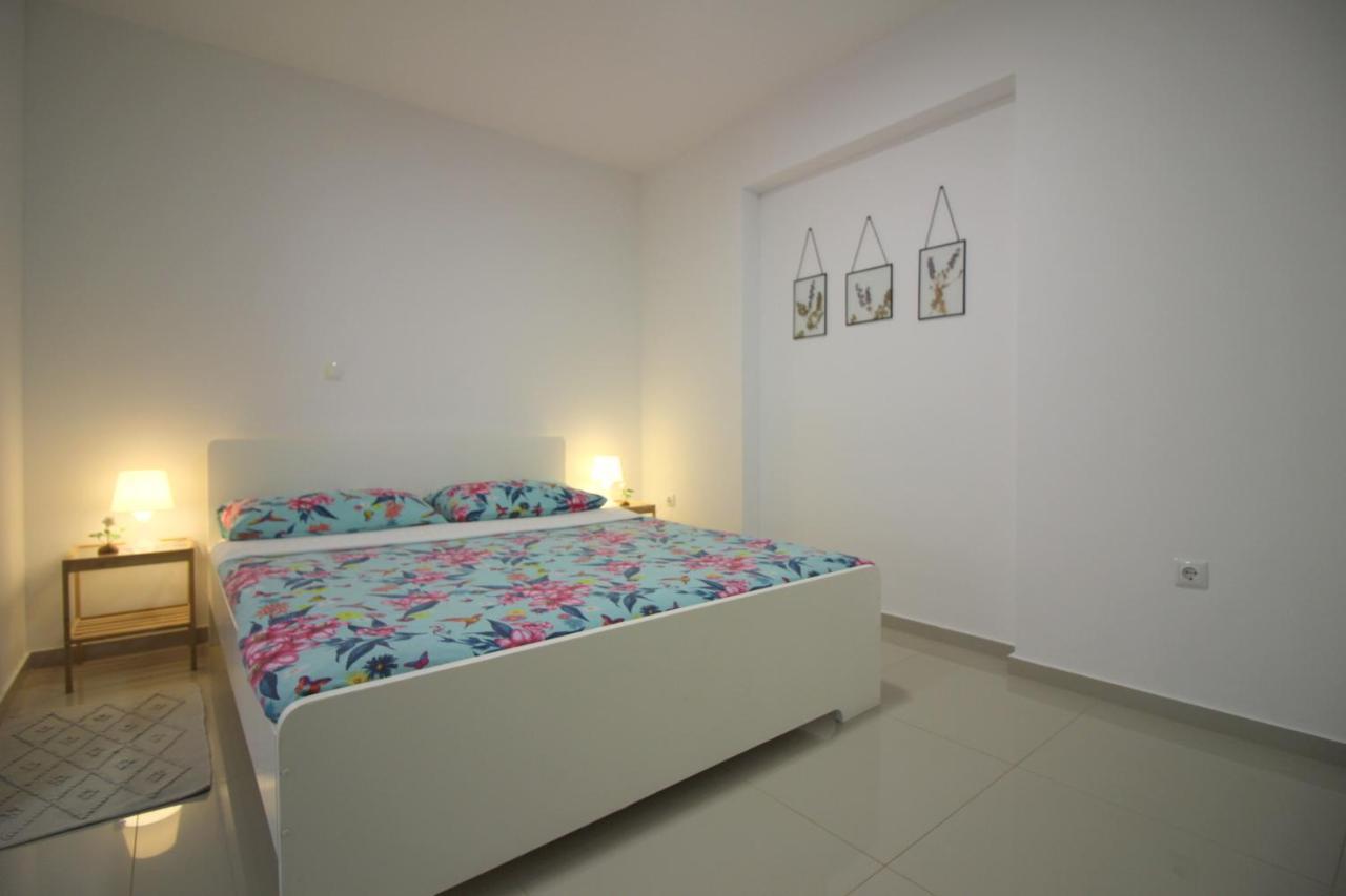 Modern Apartment Zen With Private Garden Porec Esterno foto