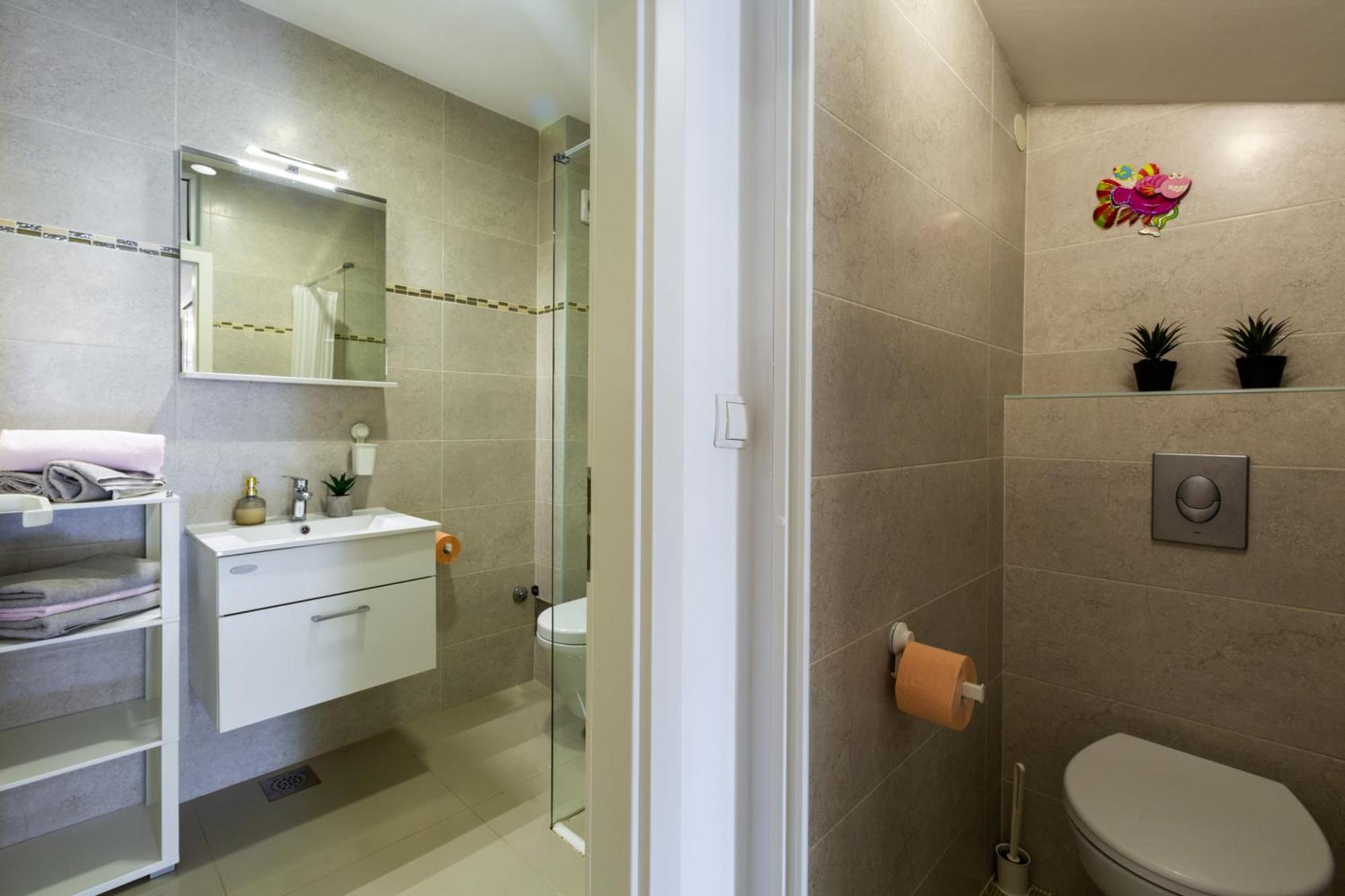 Modern Apartment Zen With Private Garden Porec Esterno foto