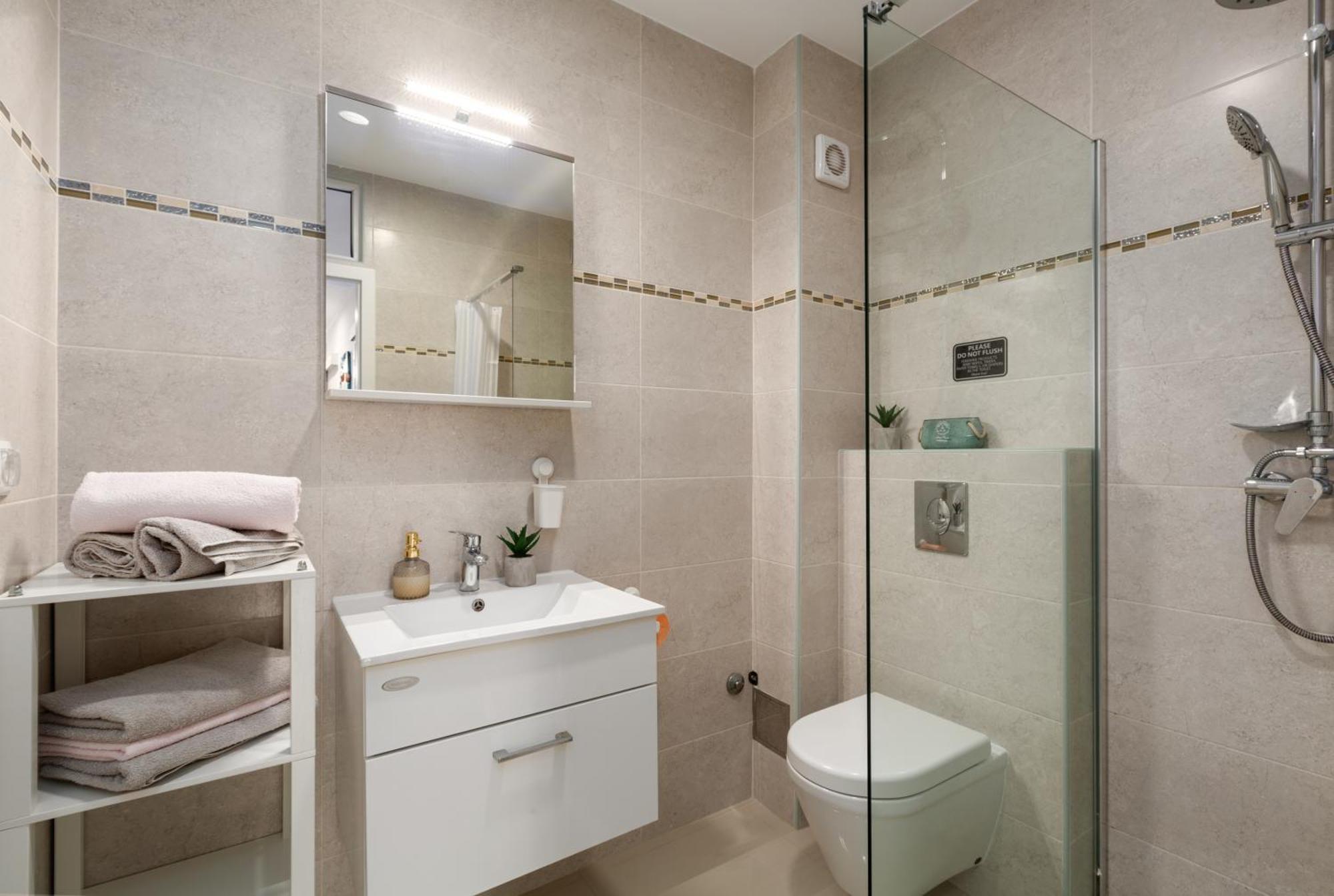 Modern Apartment Zen With Private Garden Porec Esterno foto