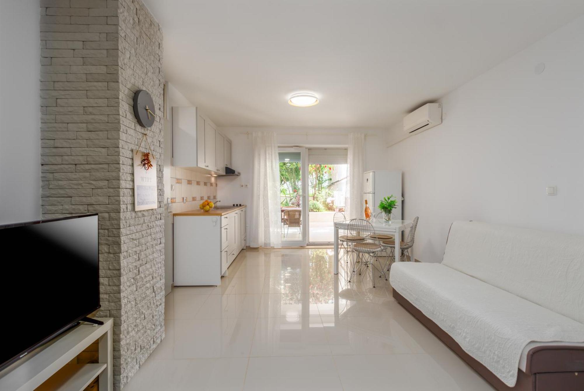 Modern Apartment Zen With Private Garden Porec Esterno foto